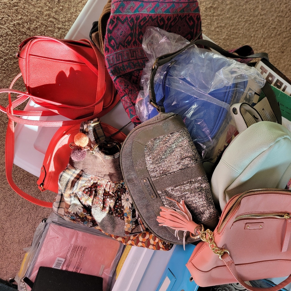 Big lot womens handbags. Miche covers not included, gently used, some brand new